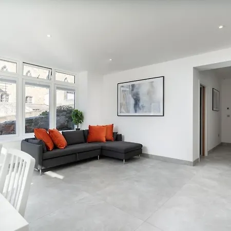 Stunning New 1 Bed Apartment In Marazion. Exterior photo