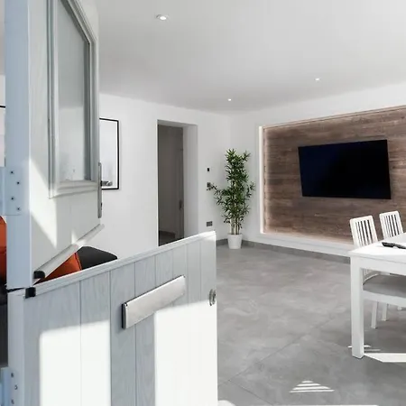 Stunning New 1 Bed Apartment In Marazion. Exterior photo