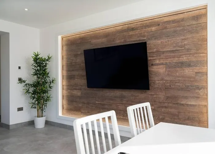 Stunning New 1 Bed Apartment In Marazion.