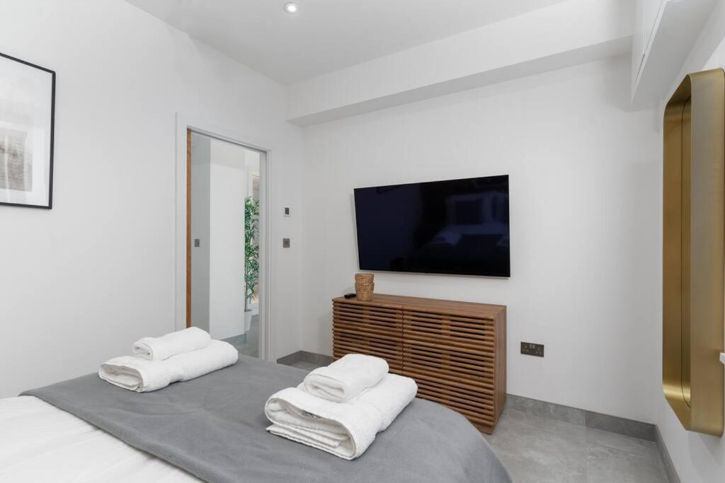 Stunning New 1 Bed In Marazion. Marazion
