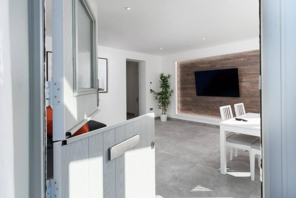 Stunning New 1 Bed In Marazion. Apartment *